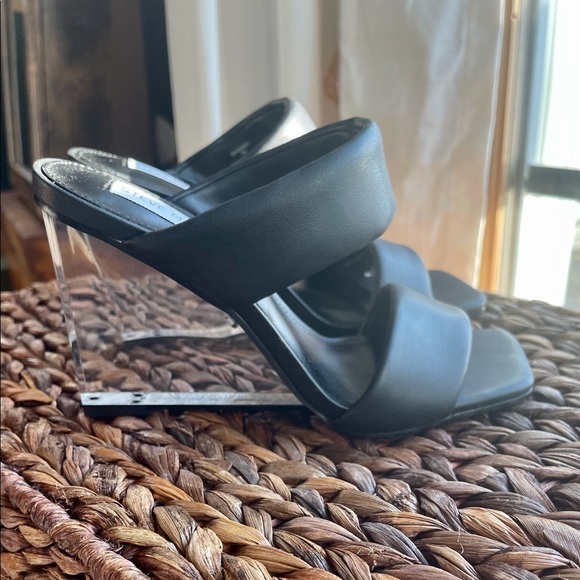 Steve Madden Isa Slide(black) size 7 - Picture 1 of 5